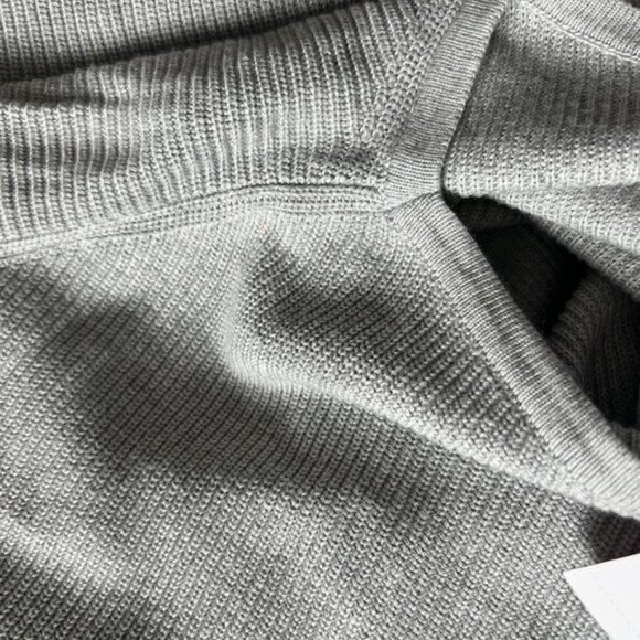 NWT Banana Republic Forever Sweater. Light Gray. New w/ Tags. Medium. - Picture 4 of 4